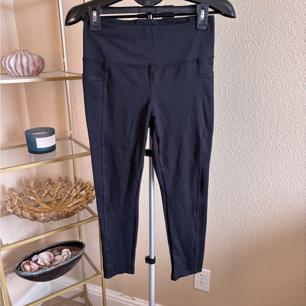 Danskin Black‎ Capri Leggings Side Pockets Athletic Yoga Pants Women’s M